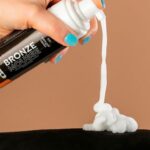 Tendência 2025: Por que o Mousse Autobronzeador e o Bronzeamento a Jato Estão Dominando o Mercado da Beleza